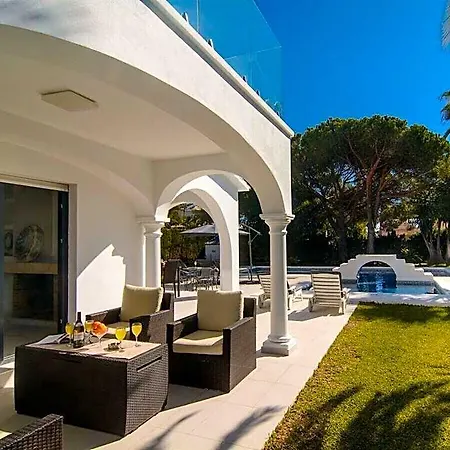 Villa Garden With Pool On The